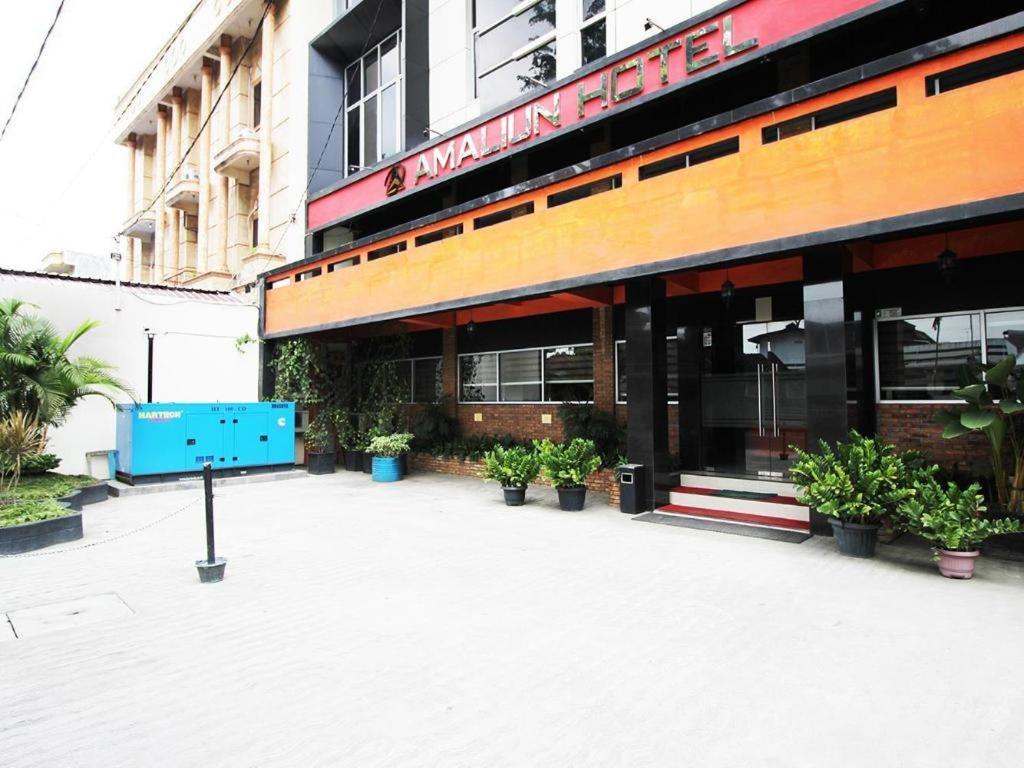 Amaliun Hotel Medan Exterior foto