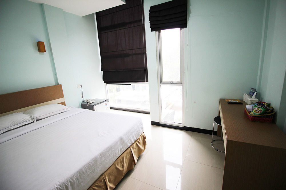 Amaliun Hotel Medan Exterior foto